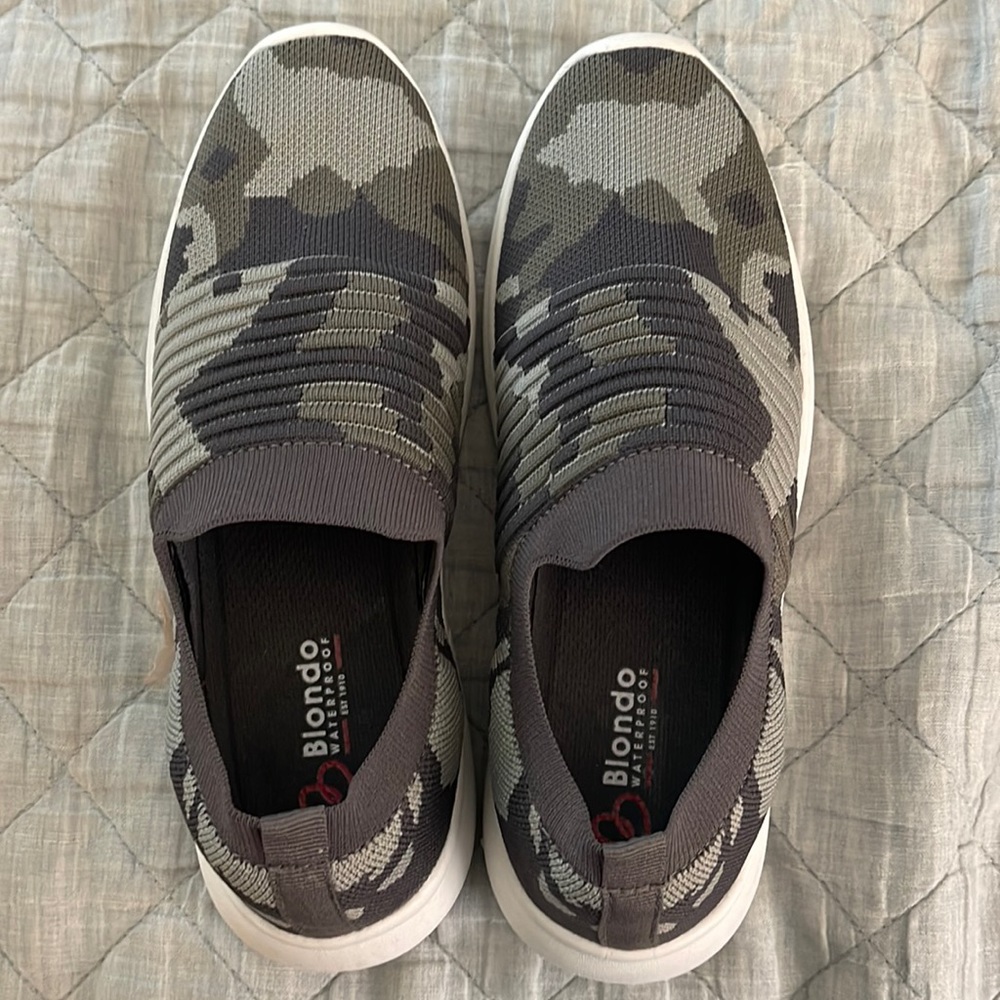 Blondo Karen Camo Knit Sneakers